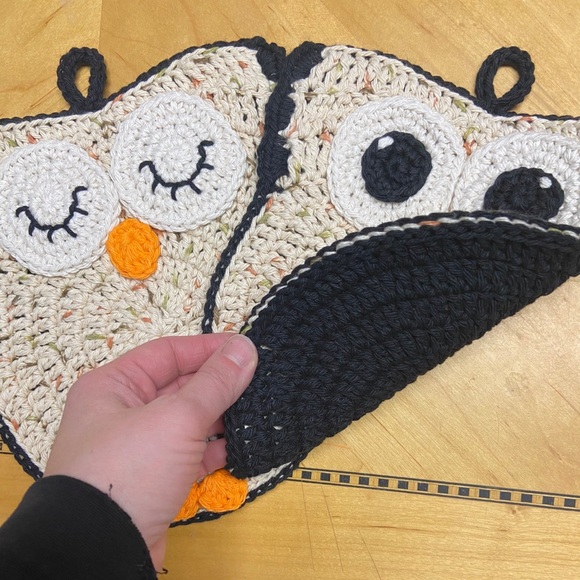 Black and Natural Tan Crocheted Owl Potholders, Kitchen Decor - Picture 2 of 6